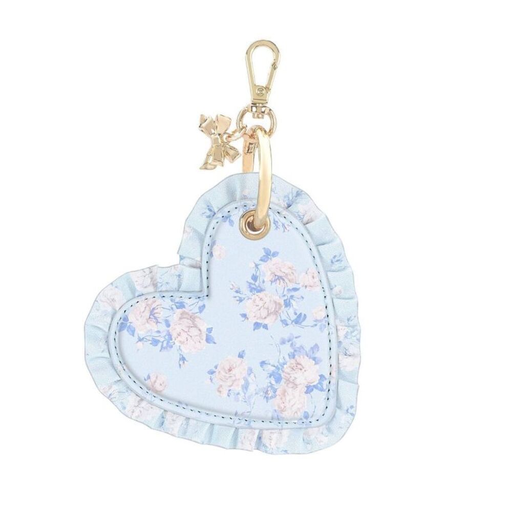 – Case-Mate Everblooming Rosettes Ruffled Heart AirTag Charm Whisper Blue